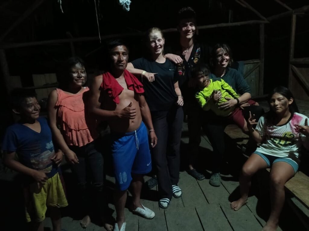 nomadas digitales conviviendo con familia quichua